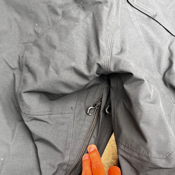 USED VOLCOM RAIN GORE-TEX BIBS MEDIUM - Picture 14 of 16